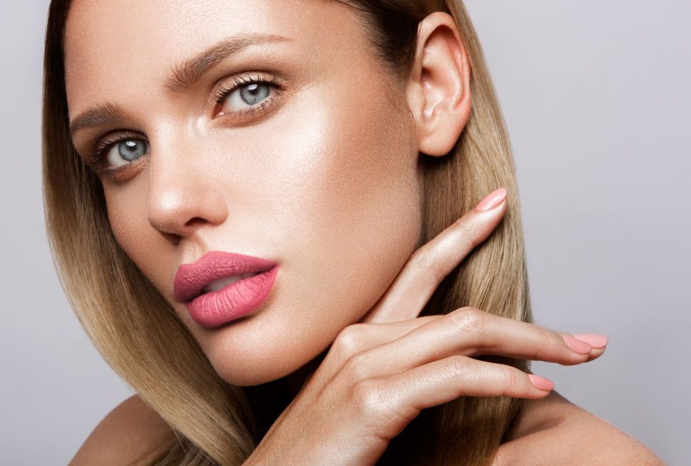 beautiful-young-model-with-pink-lips-nude-QFJN6SW.jpg